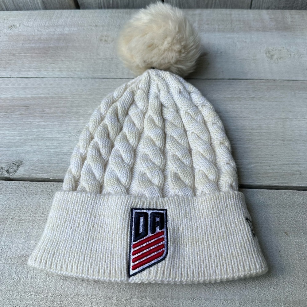 Women's New Era‎ DA Winter Beanie With Pom Cream & White